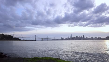 San-Francisco-Bay-Bridge-Und-Stadtbild