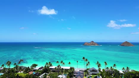 Luftaufnahmen-Von-Häusern-Am-Strand-Von-Oahu,-Den-Mokolua-Inseln-Und-Dem-Meer