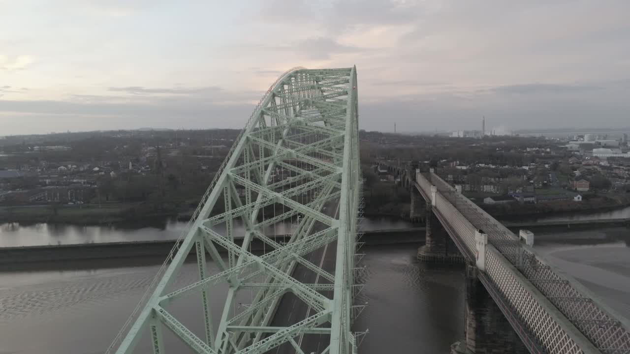 runcorn silver jubilee bridge 조감도 at 일출