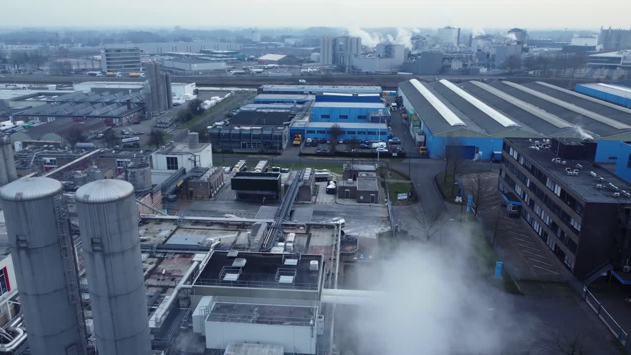 工場と煙のある工業地帯