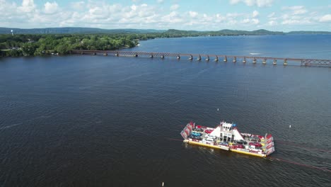 the merrimac car ferry crosses the wisconsin river