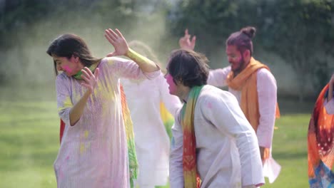 Indian-man-throws-Holi-colors-on-his-partner