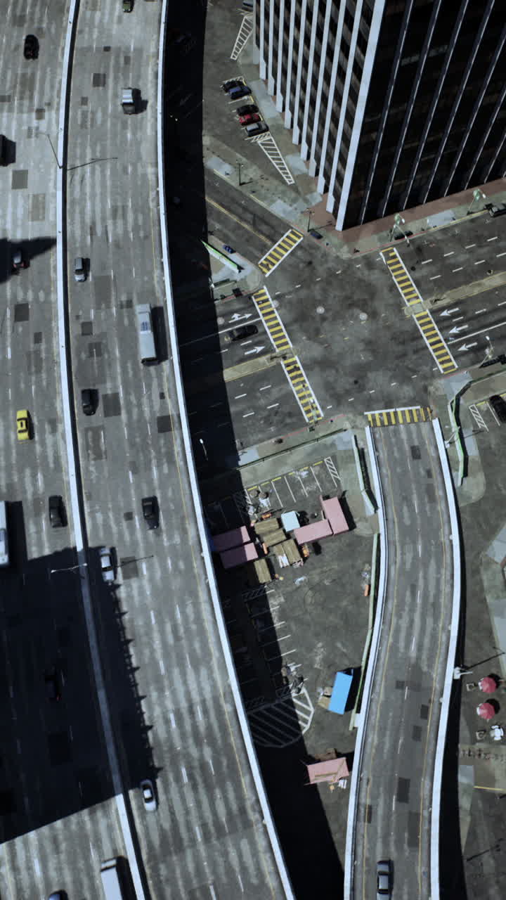 vista aérea de una carretera de la ciudad y la intersección