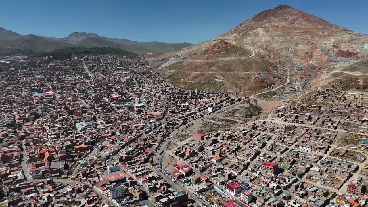 potosí ciudad sudamericana bolivia mina de plata nacional de la moneda boliviana ciudad minera de potosí vista aérea de avión no tripulado
