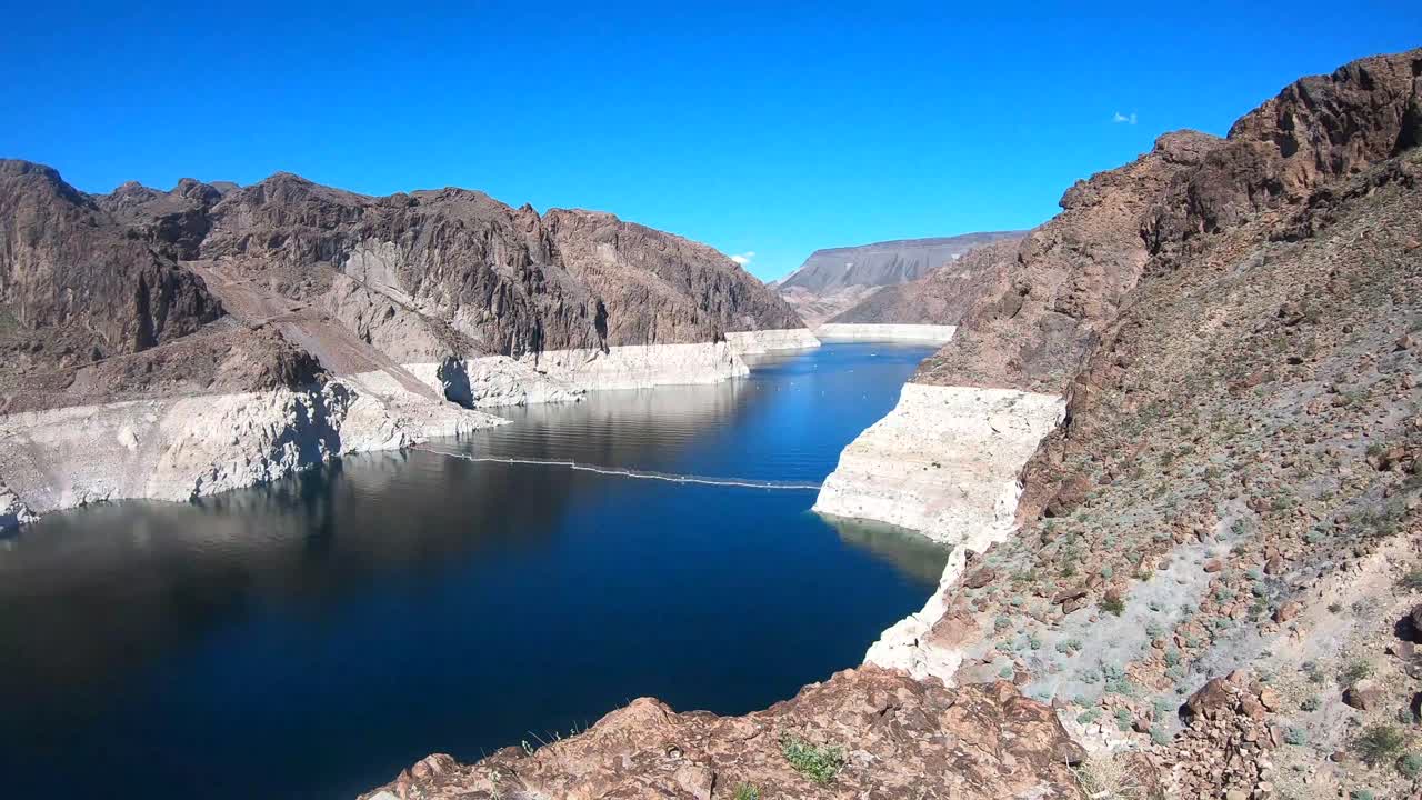 video panorámico del lago hidromiel cerca de la entrada de la presa hoover desde el lado de arizona