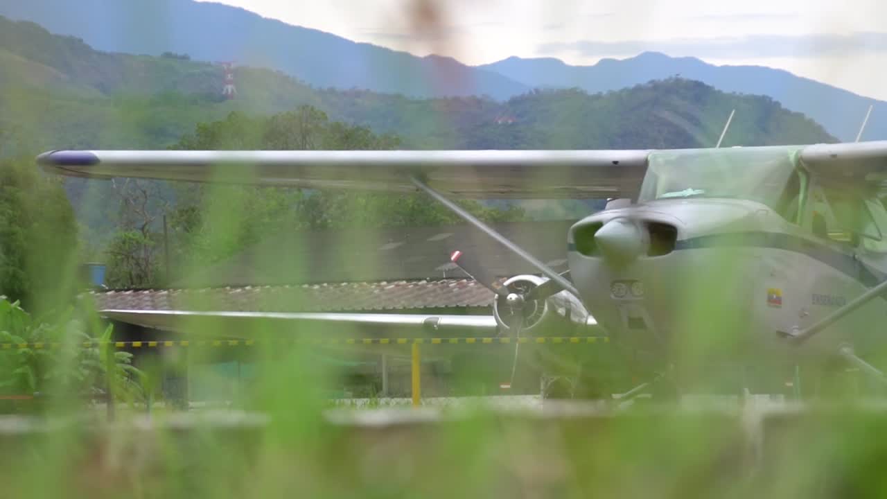 백그라운드에서 비행기, 비행기 대기