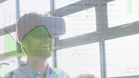 animación del procesamiento de datos financieros sobre un hombre de negocios con auriculares vr