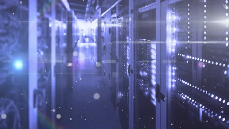 animación de puntos de luz que flotan sobre los servidores de computadoras