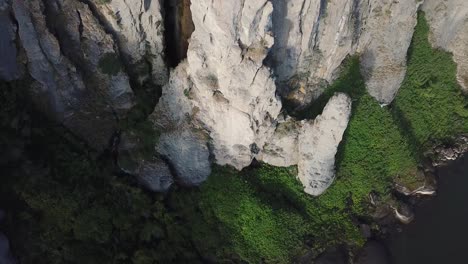 pintorescos acantilados y cañón del río snake, río abajo de las cataratas shoshone, idaho, ee.uu., antena de drones