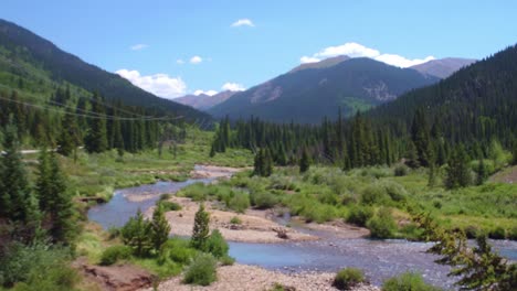 Vistas-Aéreas-Del-Hermoso-Embalse-Dillon-En-Colorado