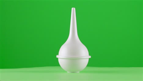 Nase-Nasenreiniger-Pumpe-Aspirator-Café-Kinderzimmer-Für-Baby-Neugeborenes-Kind-In-Einem-Drehteller-Mit-Greenscreen-Für-Hintergrundentfernung-3d