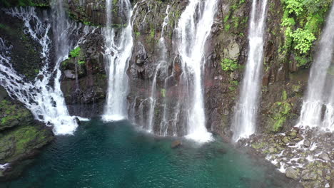 Grand-Galet-Cae-En-La-Cascada-Langevin-En-La-Isla-De-Réunion