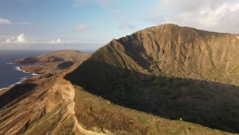 sobrevuelo de drones del cráter de la cabeza de koko en honolulu hawaii