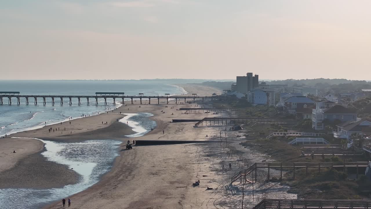 hermosa noche drone tiro de la playa de la locura charleston carolina del sur 2024