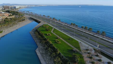 Parque,-Carretera-Y-Estanque-En-Palma-De-Mallorca