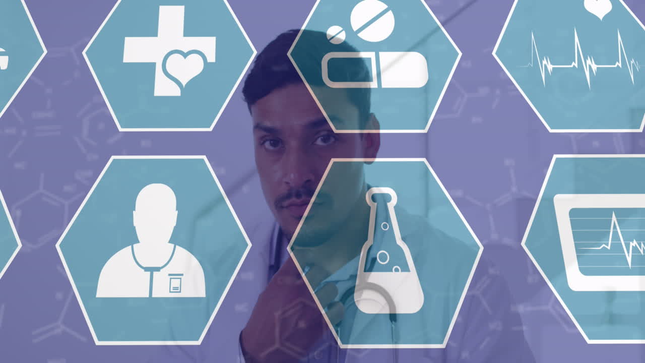 animación del icono en hexágonos y estructuras moleculares sobre un médico biracial de pie en el hospital