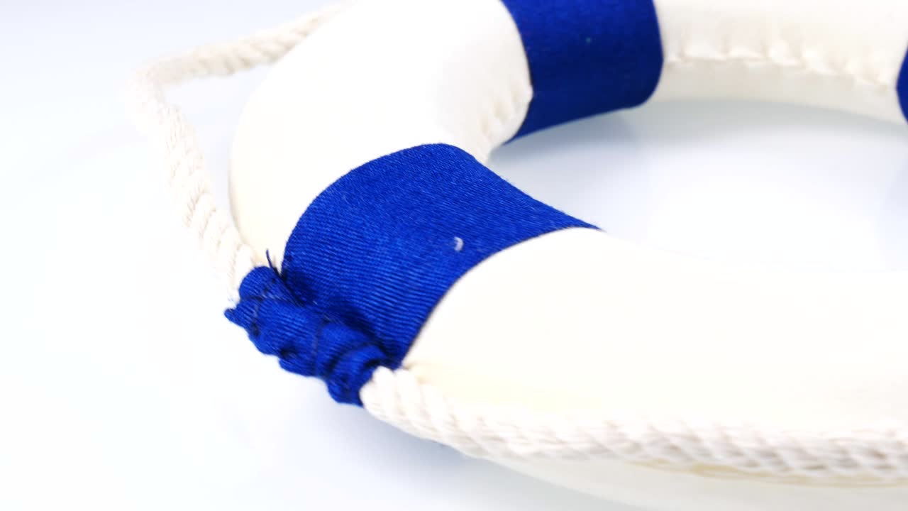 la bóia de rescate gira en anillo, vista de arriba