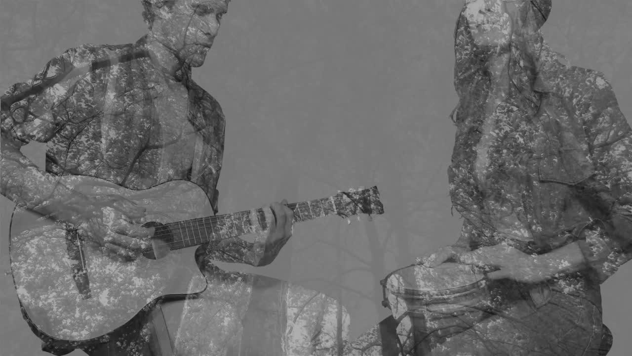 animación de copas de árboles giratorias sobre un hombre caucásico tocando la guitarra y una mujer tocando el tambor
