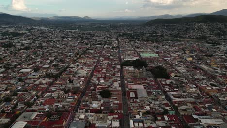 Luftaufnahme-Von-Oaxaca,-Panoramablick-Auf-Die-Stadt-Und-Die-Berge