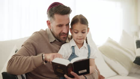 lettura, libro e padre con la ragazza a casa