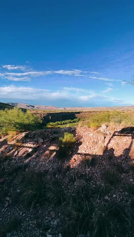 paisaje de valle de montaña desértico