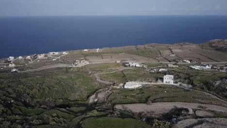 Toma-Aérea-De-Drones-De-La-Isla-Griega-Del-Campo-De-Santorini,-4k