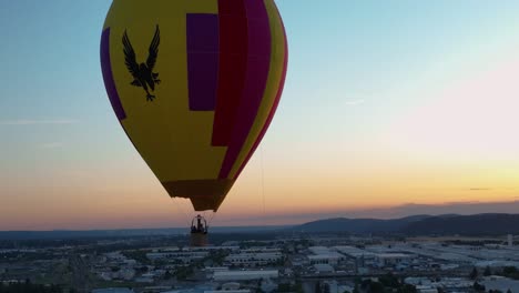 Close-up-shot-of-a-hot-air-balloon-at-sunset-using-fire-to-stay-afloat