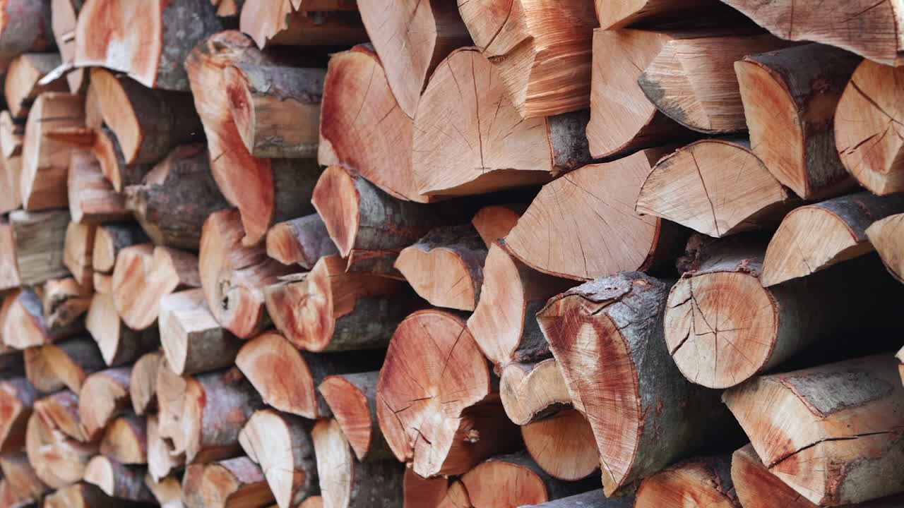 dividir leña apilada lista para cocinar fuegos cerrar