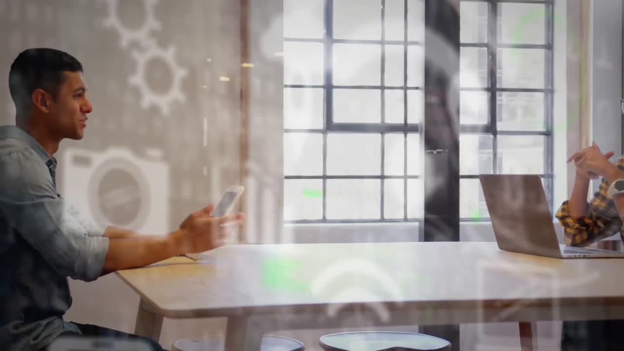 태블릿 컴퓨터를 사용하는 사업가에 대한 디지털 아이콘 네트워크의 애니메이션