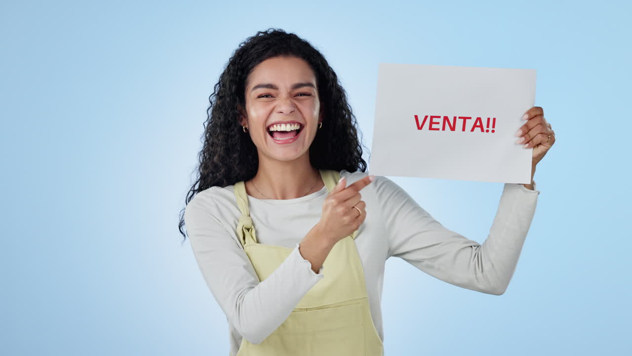 mujer, estudio y cartel para la venta al por menor