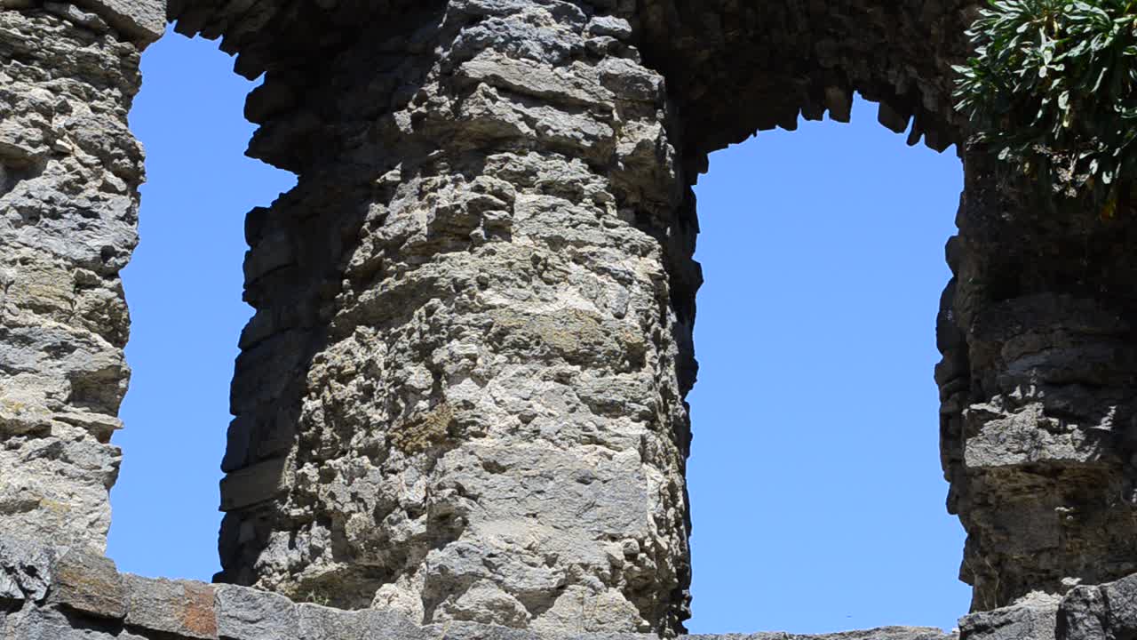 Fotografía de un muro en la fortaleza. Fortaleza de Kamenetz-Podolsk, Ucrania