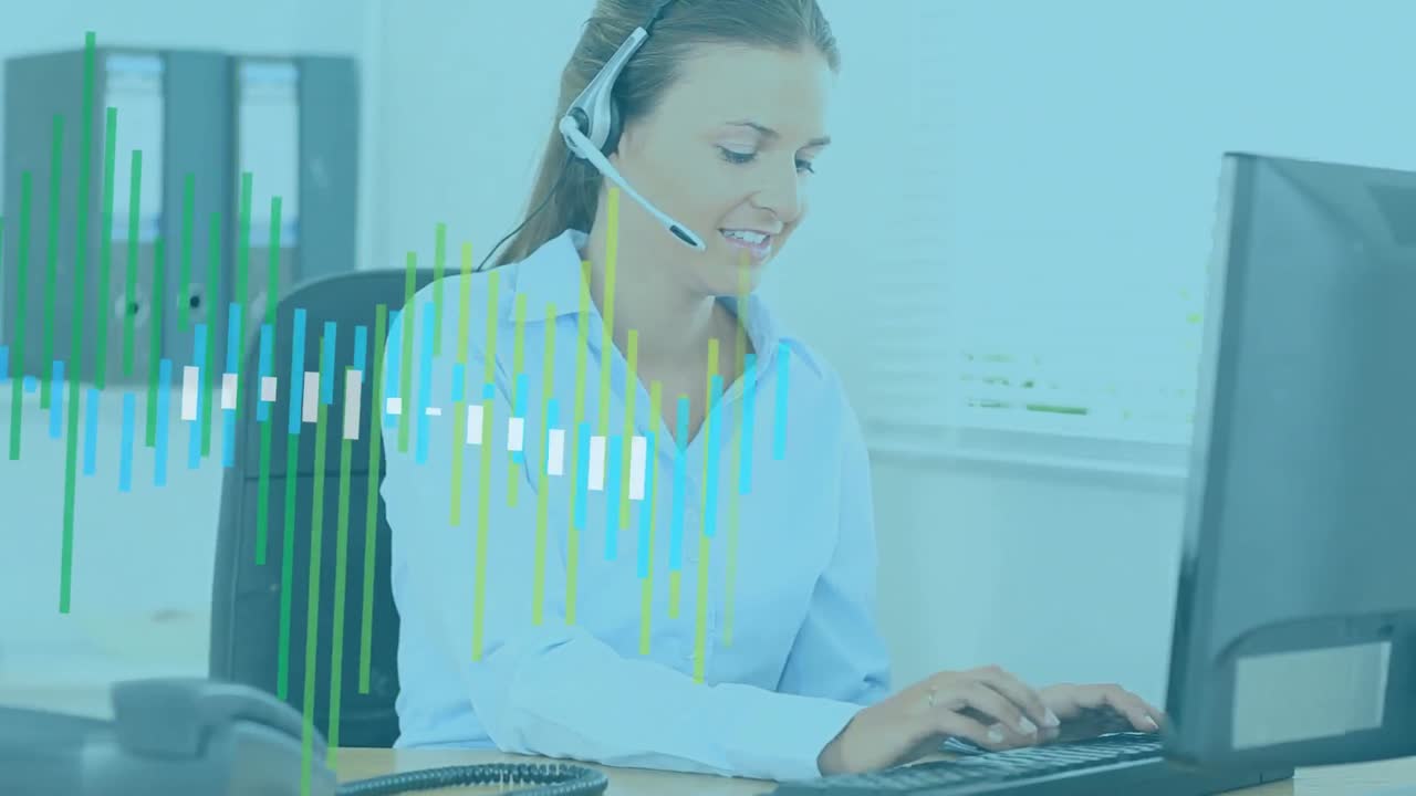 animación de gráficos financieros y datos sobre consultora caucásica con computadora portátil