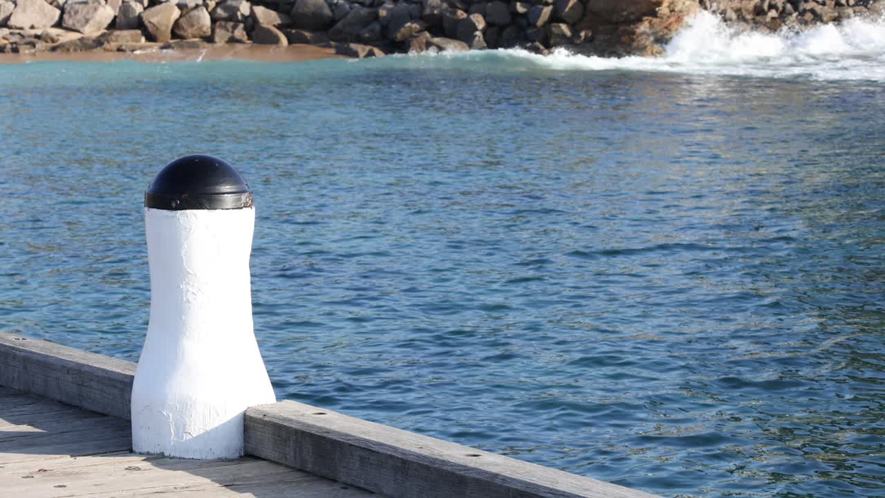 Waves hitting the pier at Port Phillip Bay