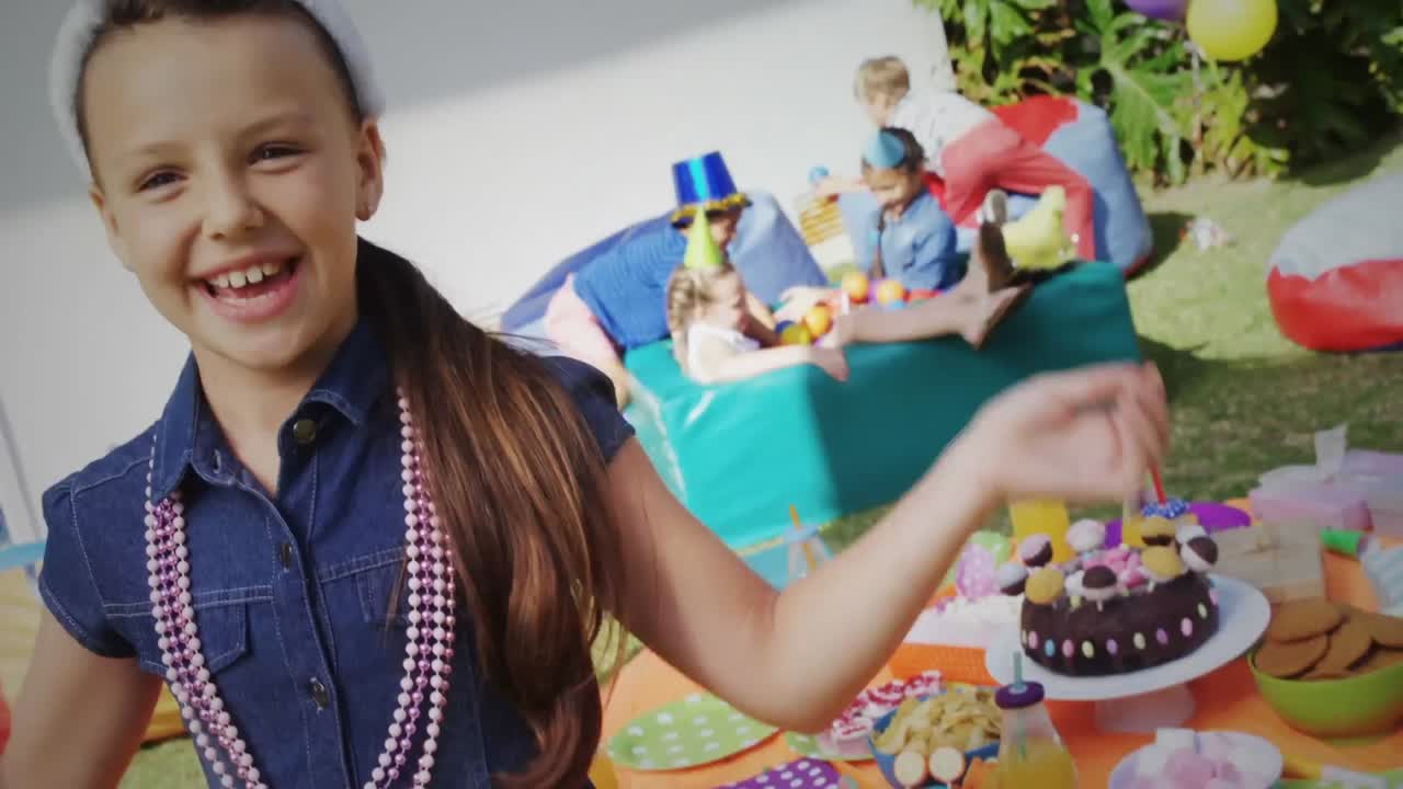 tomar fotos de niños en una fiesta de cumpleaños con una cámara digital