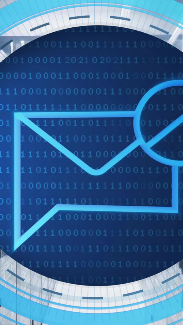 Animazione di scanner circolare che elabora dati di messaggi email bloccati in una sala server di rete.