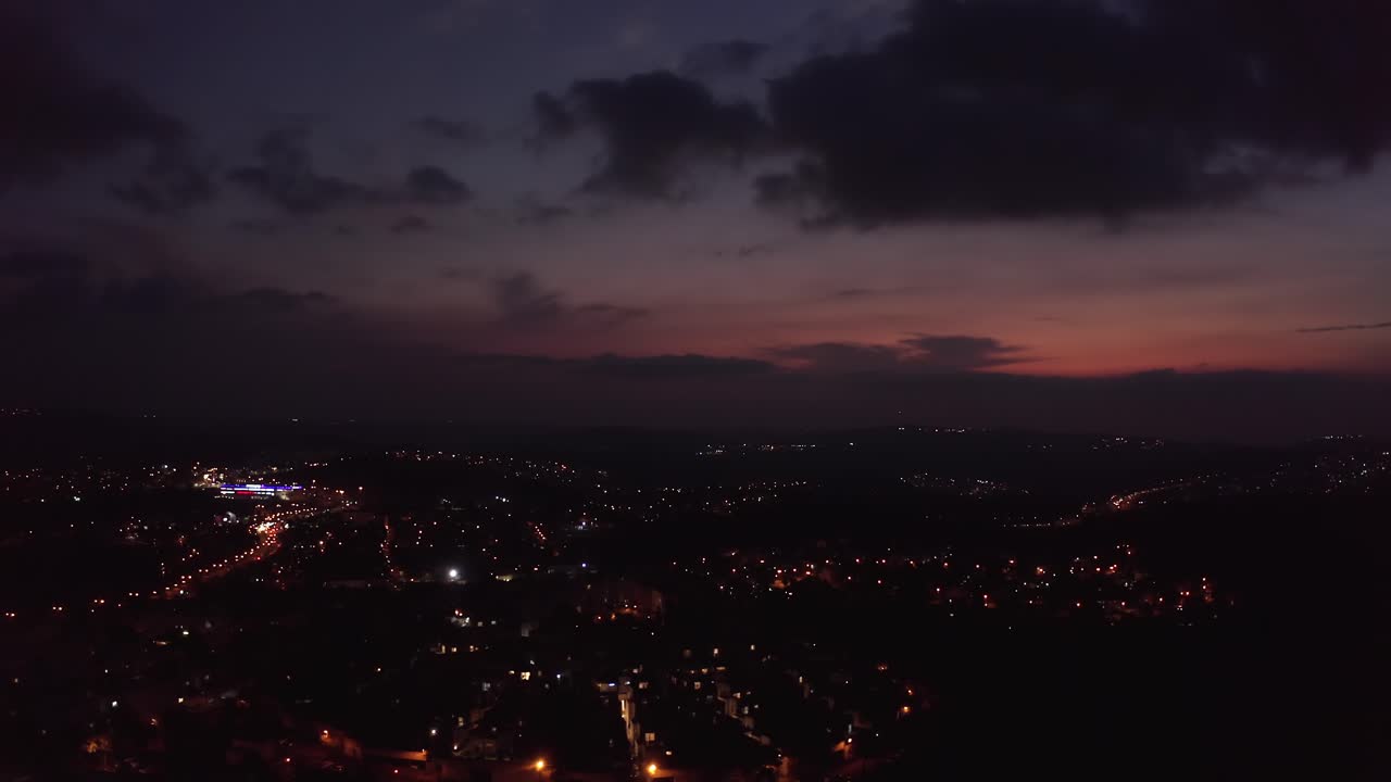 ночной городской пейзаж с воздуха