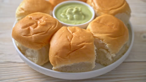 bread with thai pandan custard  on plate