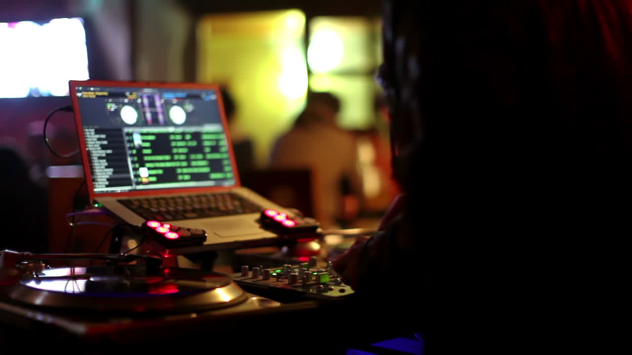 Dj in Bar 11