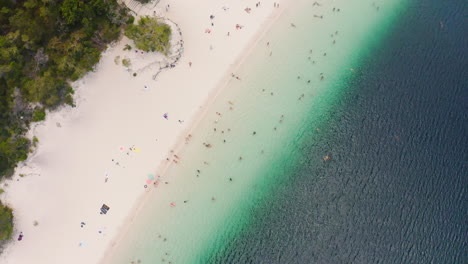 Das-Leben-Ist-In-Ordnung,-Wenn-Der-Strand-In-Sichtweite-Ist