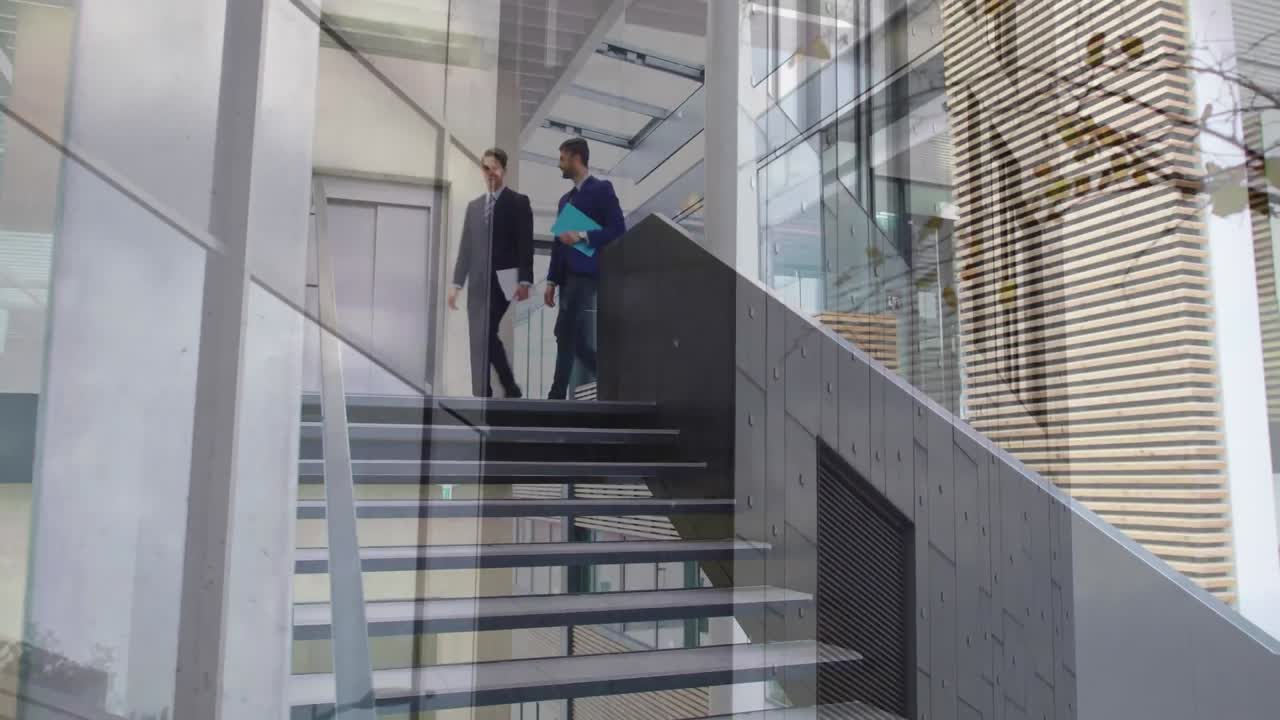 animazione di un edificio per uffici su uomini d'affari che parlano in un ufficio moderno