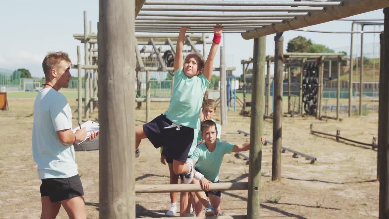 백인 소녀 훈련 캠프에서 훈련