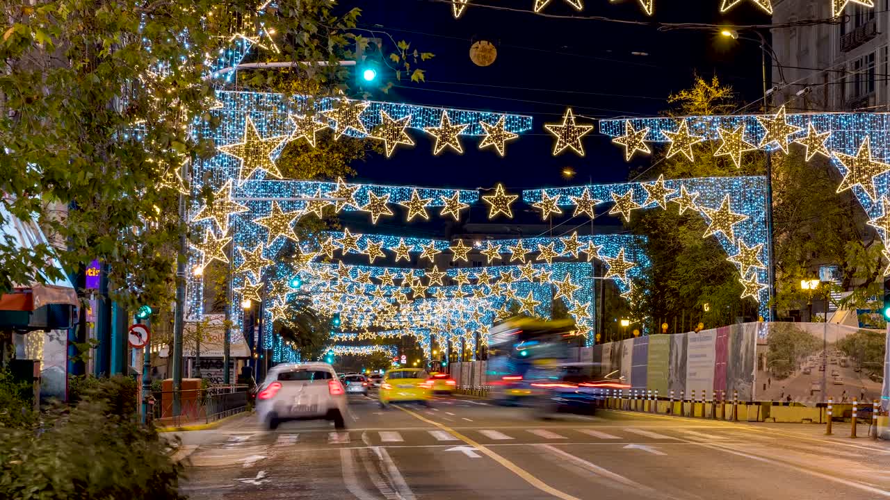 크리스마스 장식 된 아테네 시내의 타임 스 뷰