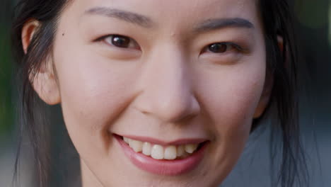 아시아 여성 의 행복 한 미소 와 얼굴 초상화