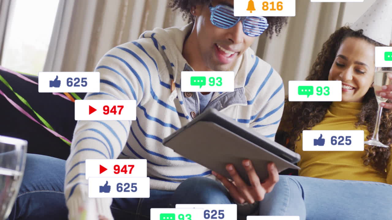 lectura de tabletas, personas rodeadas de notificaciones animadas de las redes sociales