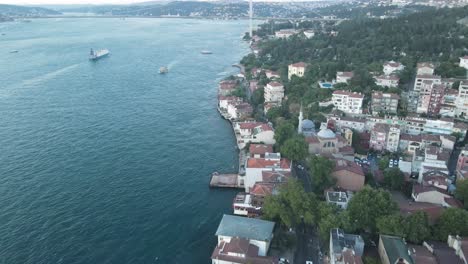 houses overlooking the sea in kuzguncuk