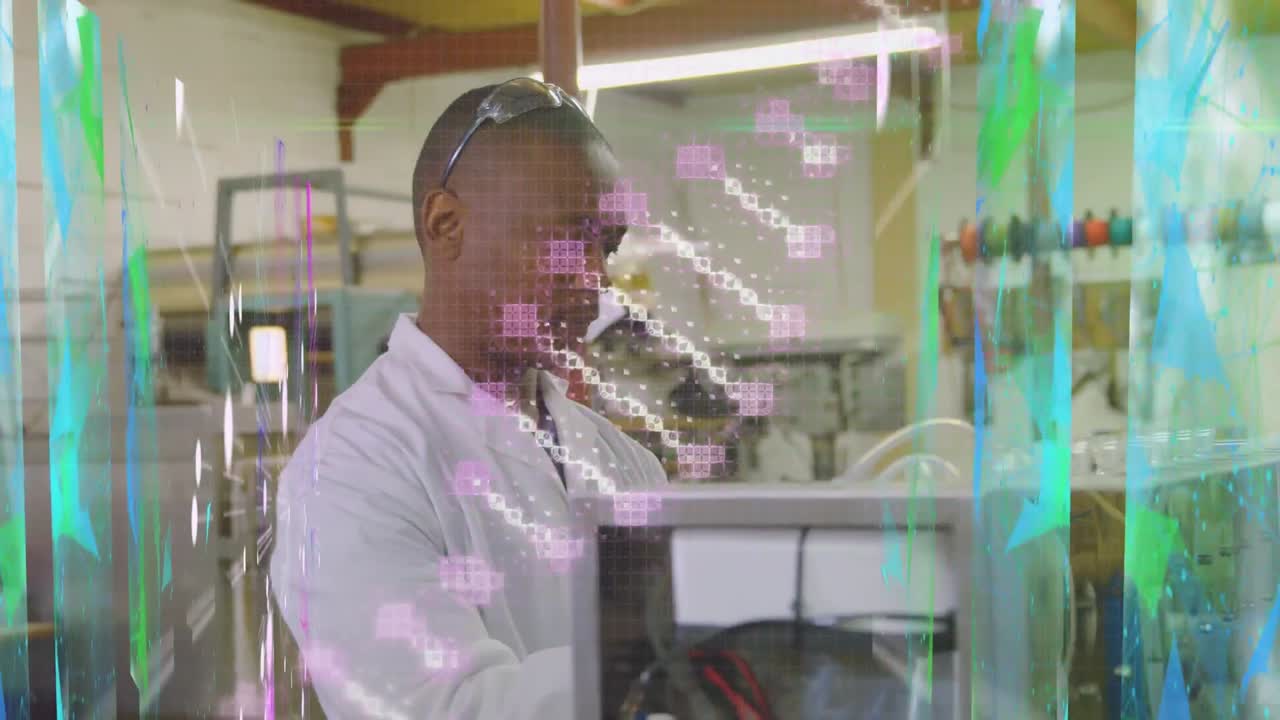 animación de una cadena de adn sobre un científico afroamericano que trabaja en un laboratorio