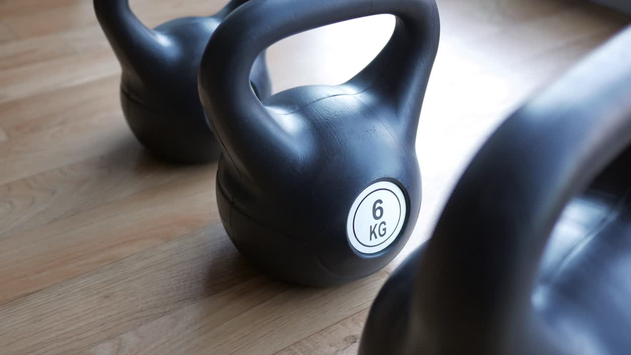 Två 6 kg kettlebells