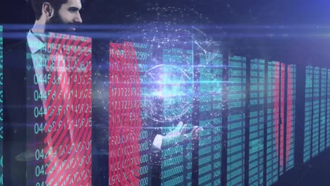 hombre de negocios que sostiene un globo giratorio contra el procesamiento de datos de seguridad cibernética