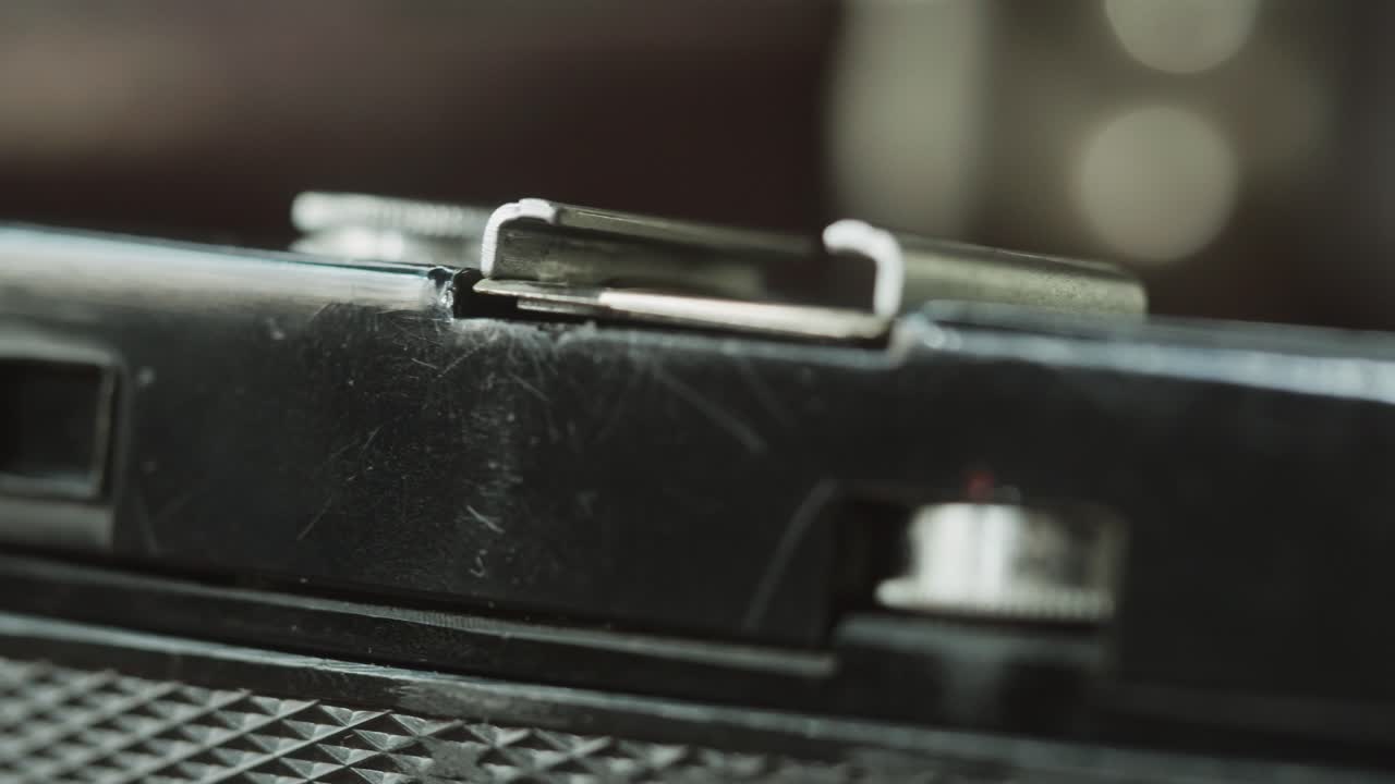Nahaufnahme einer Vintage-Filmkamera mit Drehregler