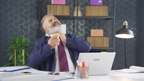 el hombre de negocios está enfermo de tos.